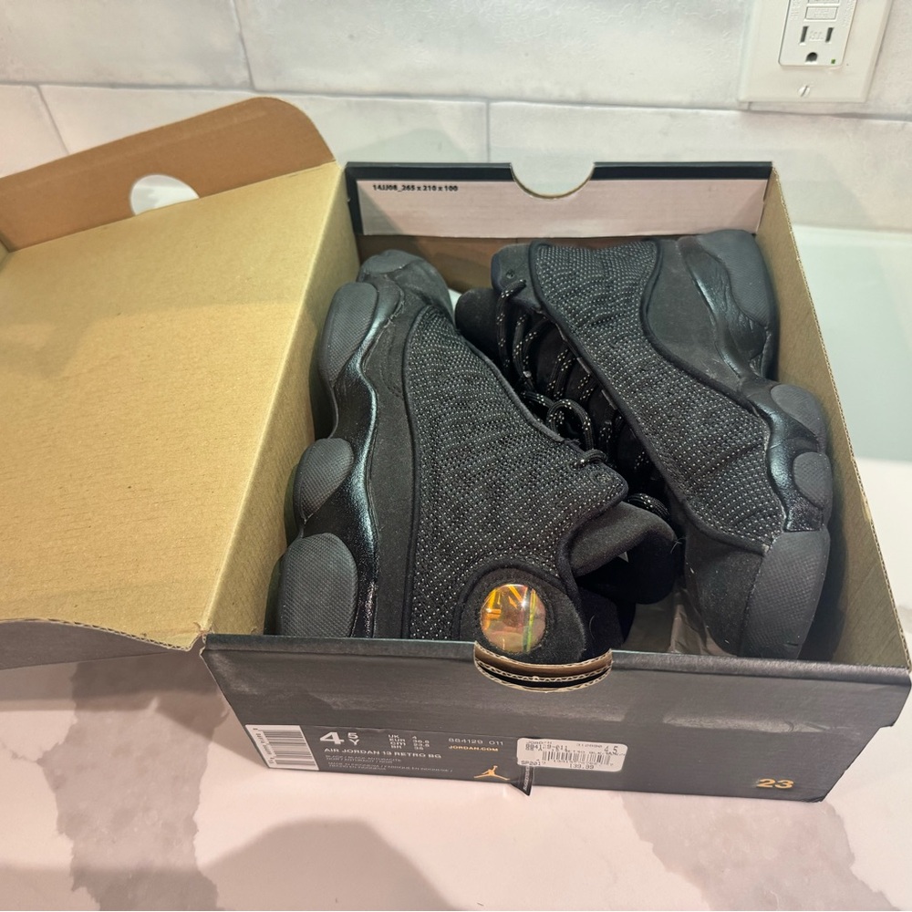 Black Jordan 13s